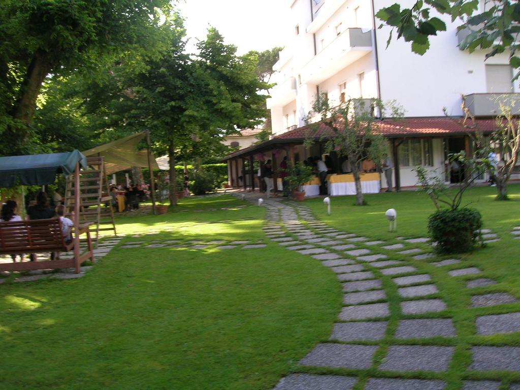 Hotel La Bussola مارينا دي ماسا المظهر الخارجي الصورة