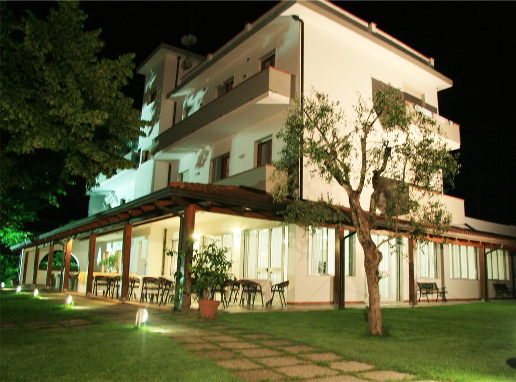 Hotel La Bussola مارينا دي ماسا المظهر الخارجي الصورة