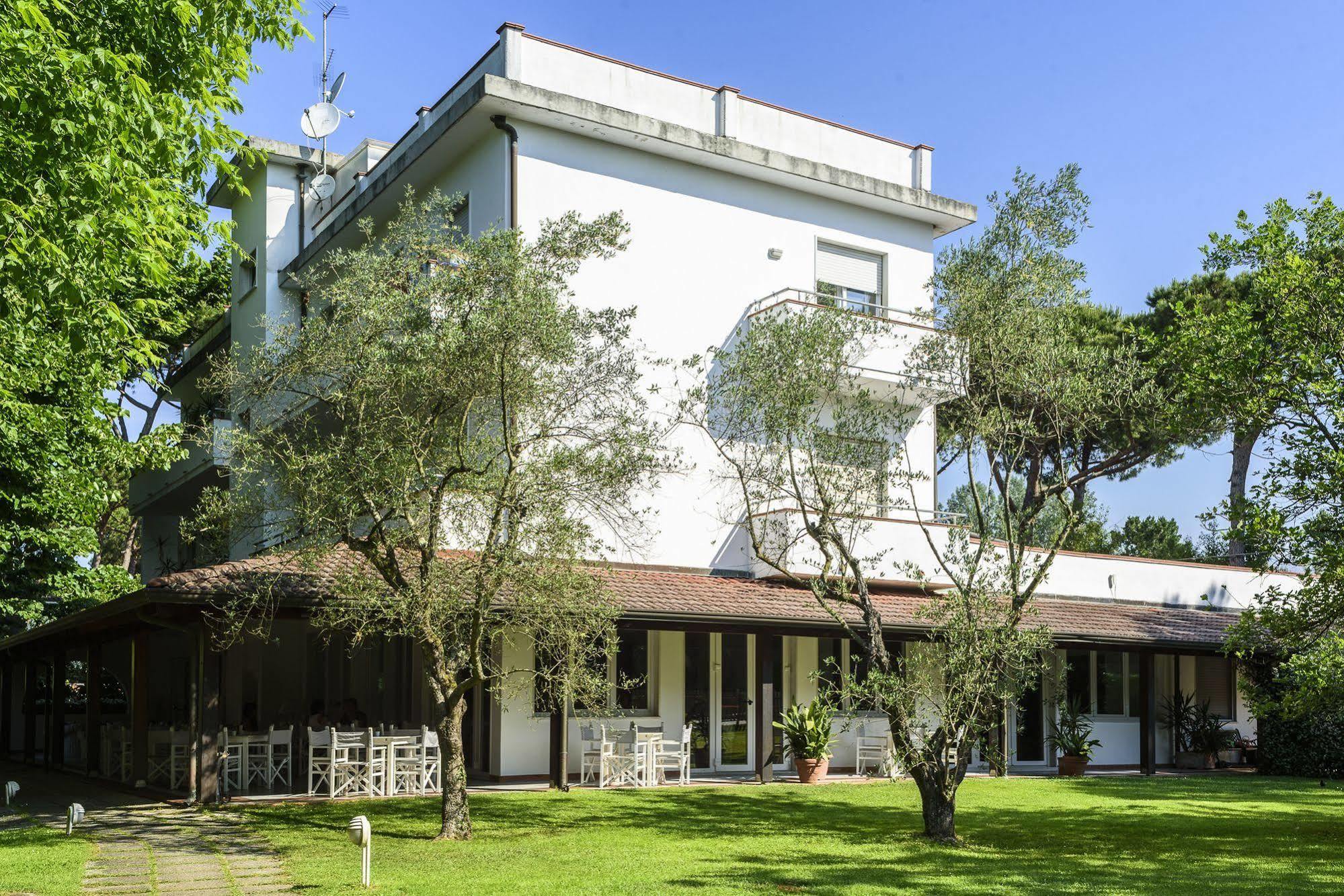 Hotel La Bussola مارينا دي ماسا المظهر الخارجي الصورة