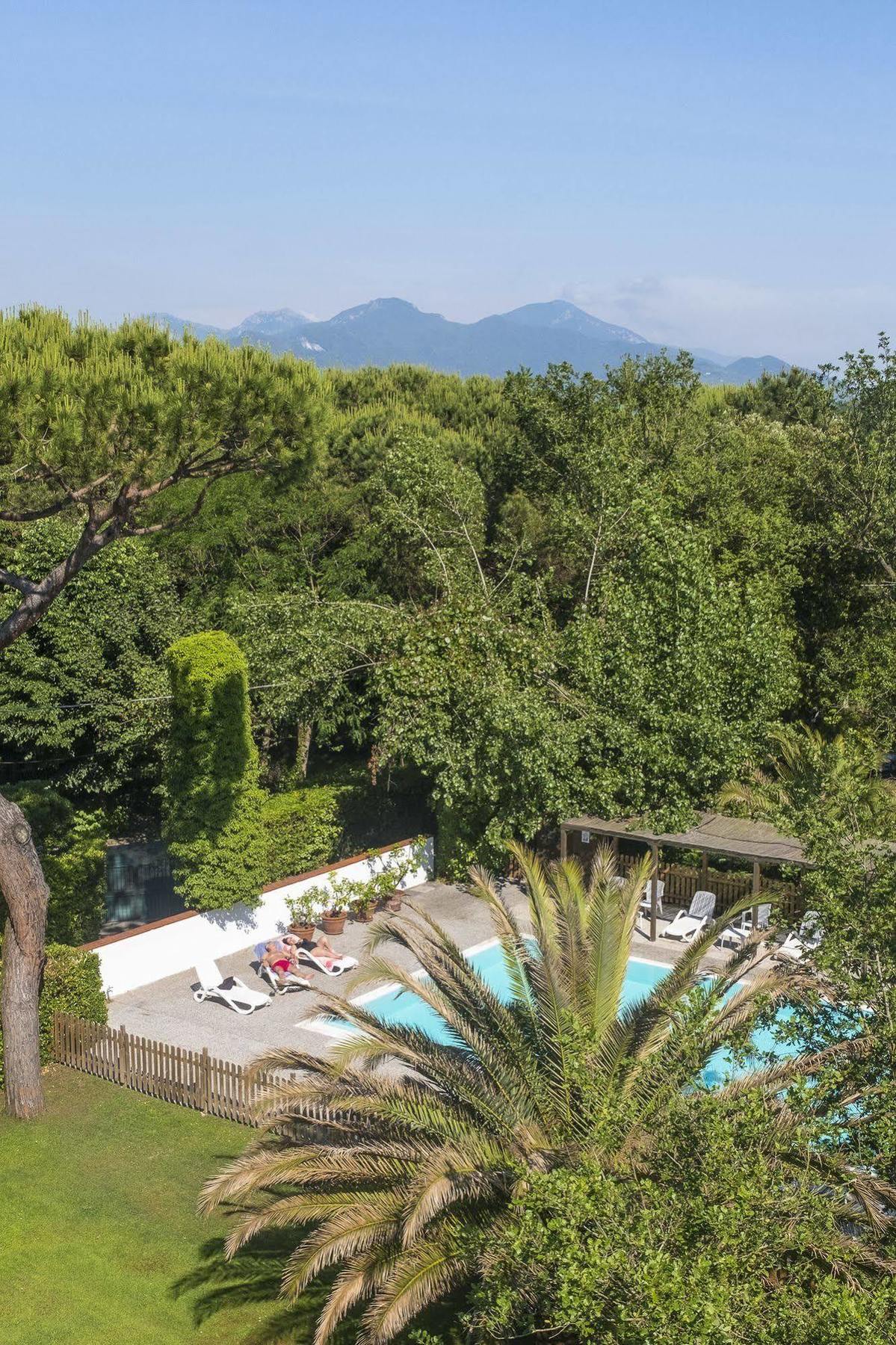 Hotel La Bussola مارينا دي ماسا المظهر الخارجي الصورة