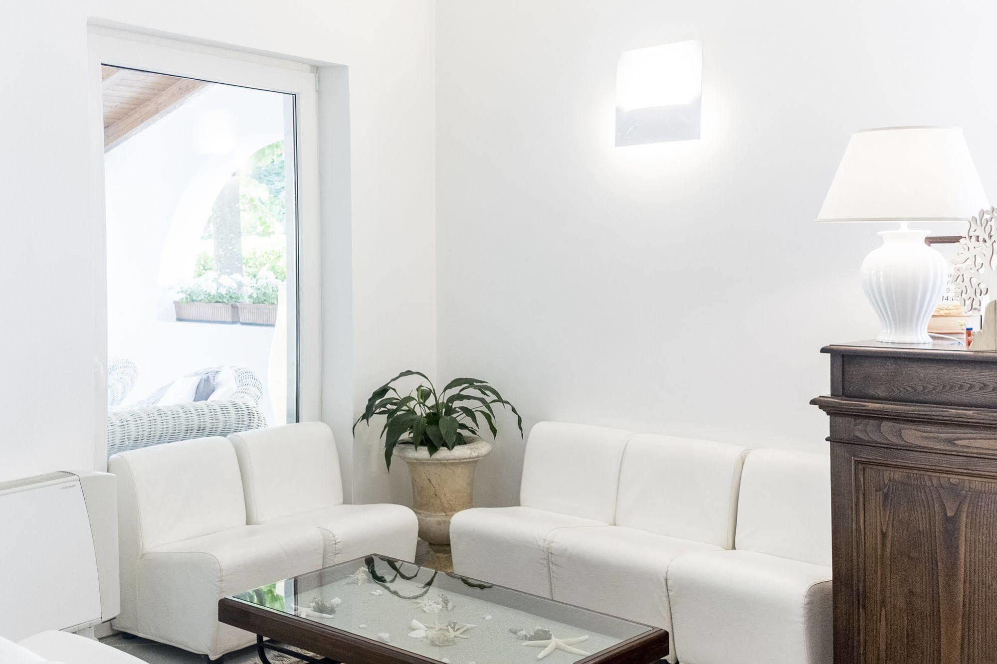 Hotel La Bussola مارينا دي ماسا المظهر الخارجي الصورة