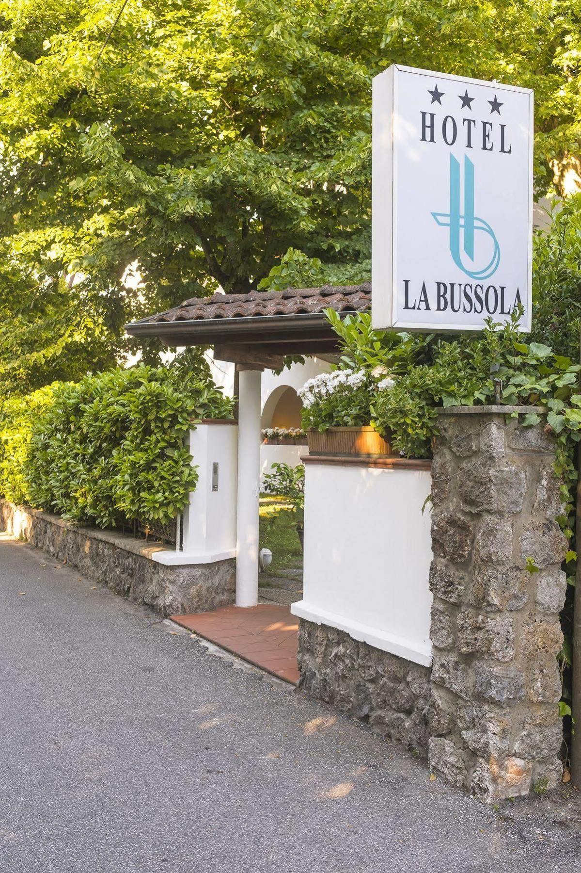 Hotel La Bussola مارينا دي ماسا المظهر الخارجي الصورة